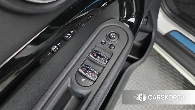Mini Cooper Countryman 2023 Белый из Кореи, фото 2