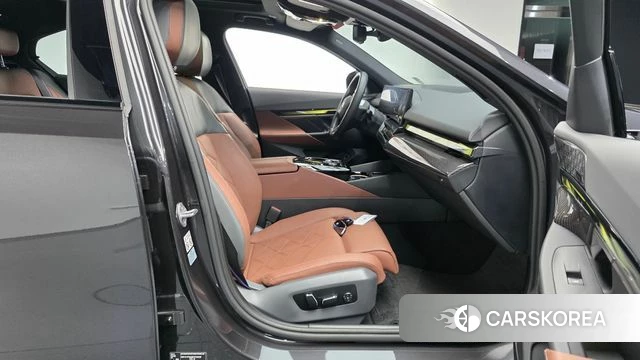 BMW i5 (G60) 2023 Серый из Кореи, фото 2