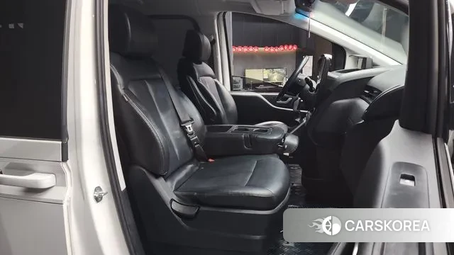 Hyundai Staria 2021 Белый из Кореи, фото 2