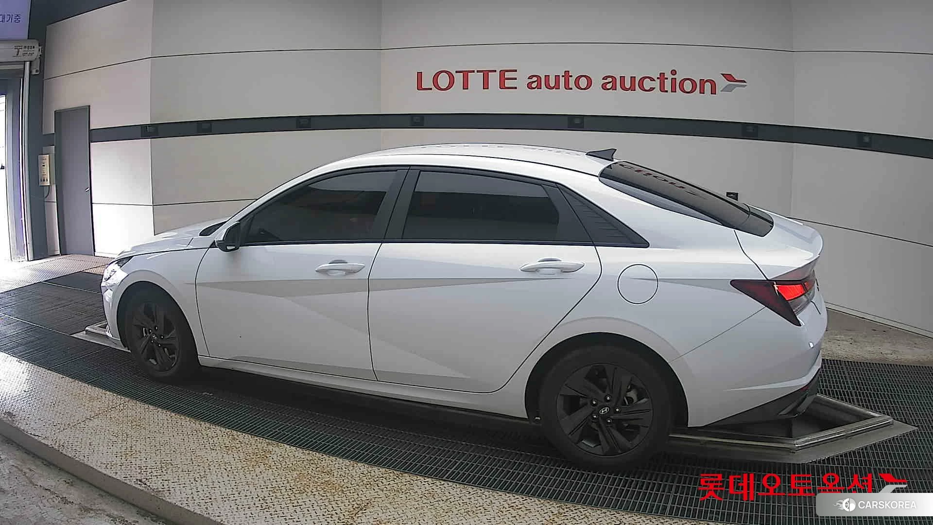 Hyundai Avante 2023 Polar White из Кореи, фото 2