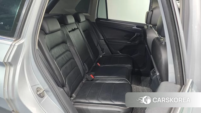 Volkswagen Tiguan second Generation 2018 Серебряный из Кореи, фото 2