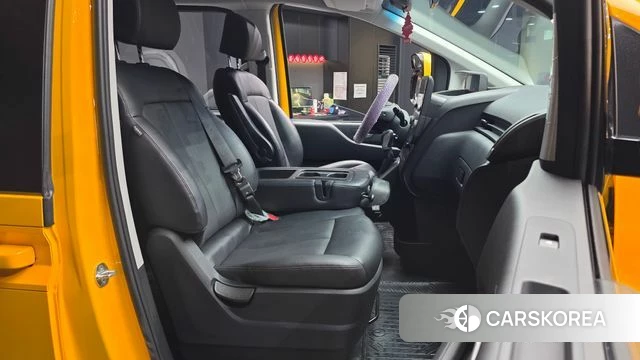 Hyundai Staria 2022 Желтый из Кореи, фото 2