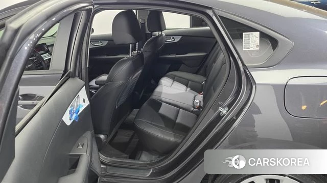 Kia The New K3 2nd generation 2023 Серый из Кореи, фото 2