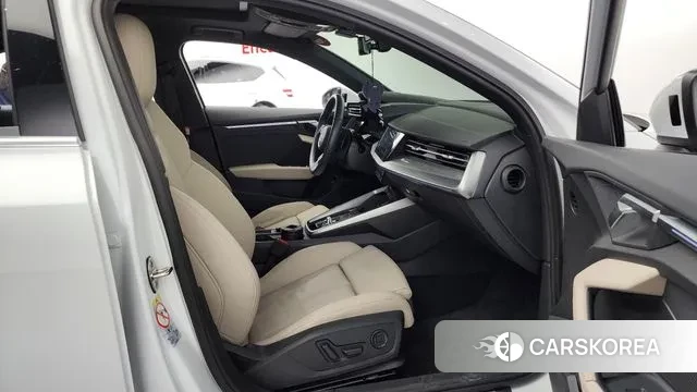 Audi A3 (8Y) 2022 Белый из Кореи, фото 2