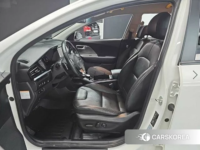 Kia Niro Plus 2023 Белый из Кореи, фото 2