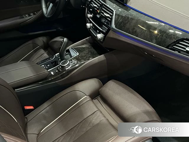 BMW 5 series 2022 Черный из Китая, фото 2