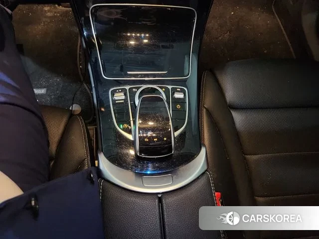 Mercedes-Benz C-Class W205 2018 Белый из Кореи, фото 2