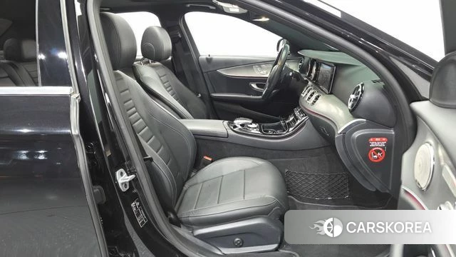 Mercedes-Benz E-Class W213 2018 Черный из Кореи, фото 2