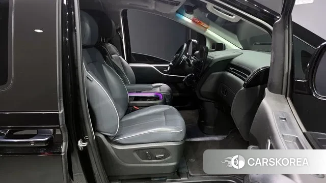 Hyundai Staria 2023 Черный из Кореи, фото 2