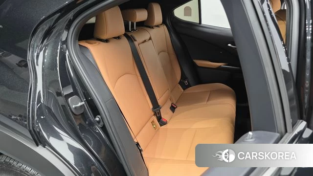 Lexus UX300h 2024 Черный из Кореи, фото 2