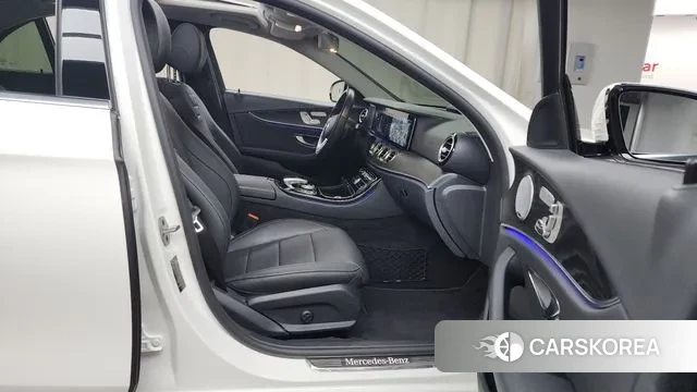 Mercedes-Benz E-Class W213 2020 Белый из Кореи, фото 2