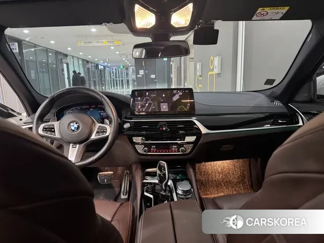 BMW 5 Series (G30) 2022 Белый из Кореи, фото 2