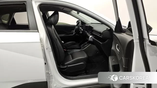 Hyundai Kona (SX2) 2024 Белый из Кореи, фото 2