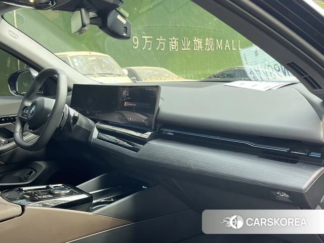 BMW 5 series 2025 Синий из Китая, фото 2