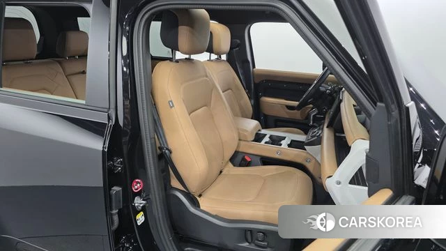 Land Rover Defender (L663) 2025 Черный из Кореи, фото 2