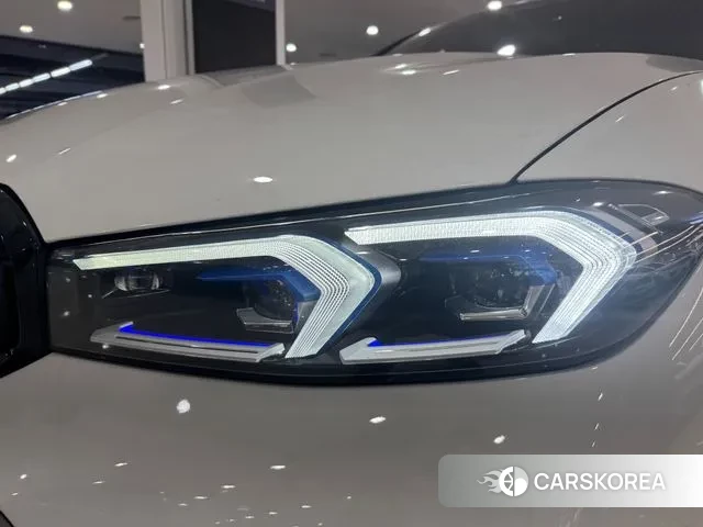 BMW 3 Series (G20) 2023 Белый из Кореи, фото 2