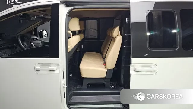 Hyundai Staria 2023 Белый из Кореи, фото 2