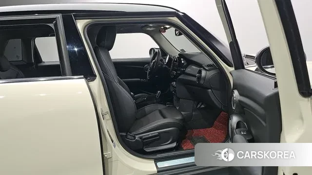 Mini Cooper 2019 Жемчужный цвет из Кореи, фото 2