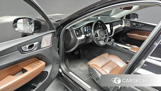 Volvo XC60 second Generation 2020 Черный из Кореи, фото 2