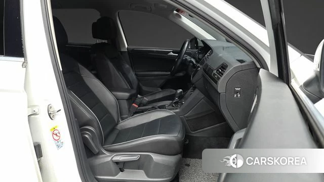 Volkswagen Tiguan second Generation 2018 Белый из Кореи, фото 2