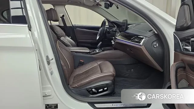 BMW 5 Series (G30) 2021 Белый из Кореи, фото 2