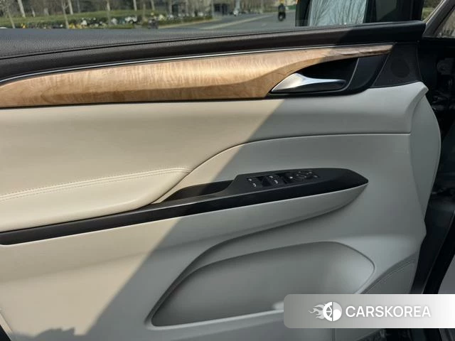 Buick GL8 2018 Серебристо-серый из Китая, фото 2