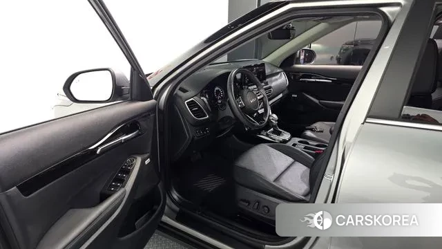 Kia Seltos 2022 Серый из Кореи, фото 2