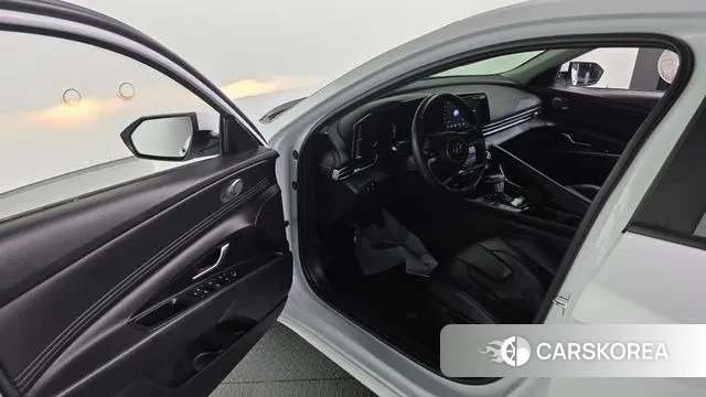 Hyundai Avante Hybrid (CN7) 2022 Белый из Кореи, фото 2