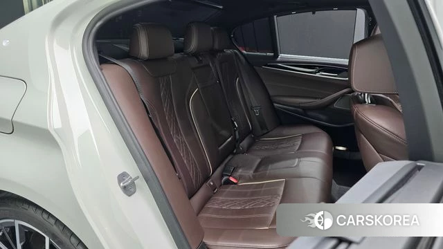 BMW 5 Series (G30) 2022 Белый из Кореи, фото 2