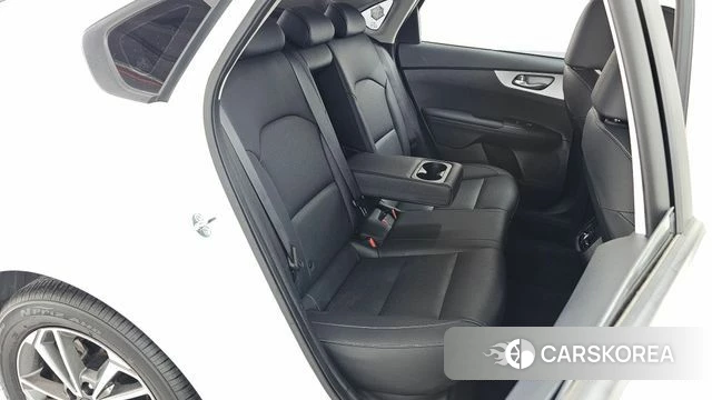 Kia The New K3 2nd generation 2023 Белый из Кореи, фото 2