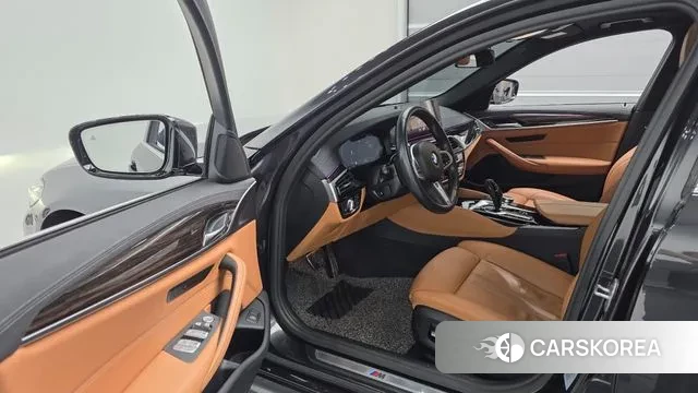 BMW 5 Series (G30) 2022 Серый из Кореи, фото 2