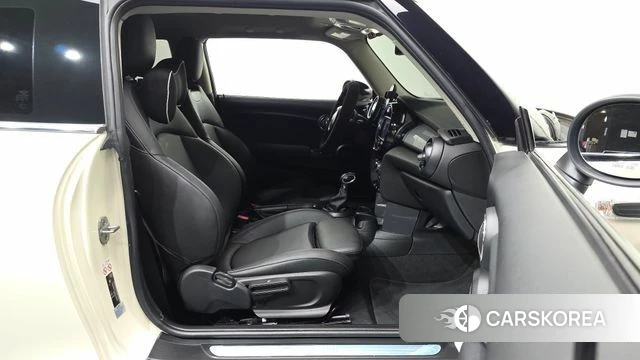 Mini Cooper 2018 Жемчужный цвет из Кореи, фото 2