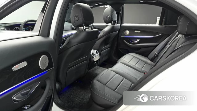 Mercedes-Benz E-Class W213 2023 Белый из Кореи, фото 2