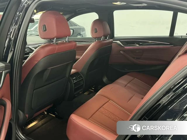 BMW 5 series 2022 Черный из Китая, фото 2