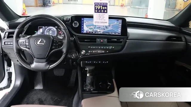 Lexus ES300h 7th generation 2025 Белый из Кореи, фото 2