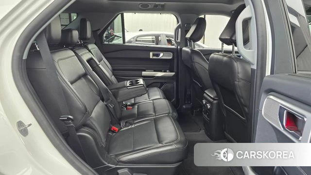 Ford Explorer 6th Generation 2022 Белый из Кореи, фото 2
