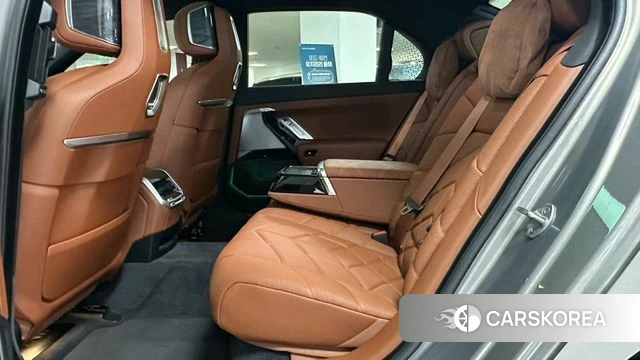 BMW 7 Series (G70) 2025 Серый из Кореи, фото 2