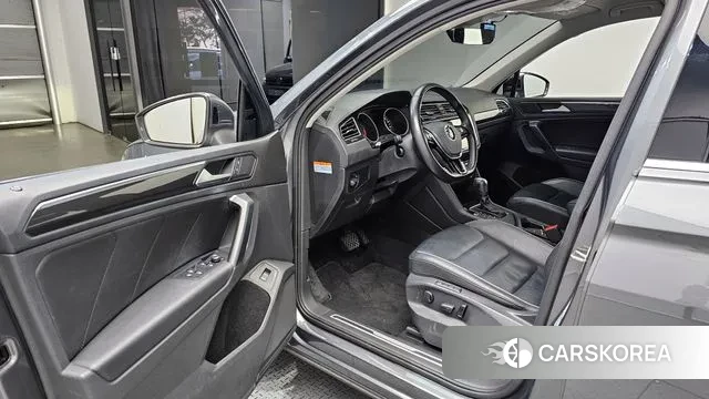 Volkswagen Tiguan second Generation 2020 Серый из Кореи, фото 2