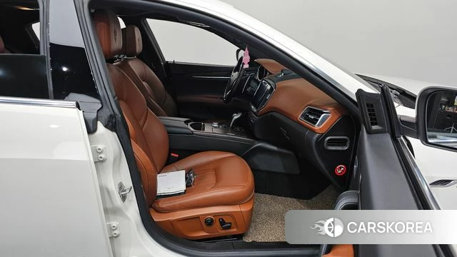 Maserati Ghibli 2019 Белый из Кореи, фото 2