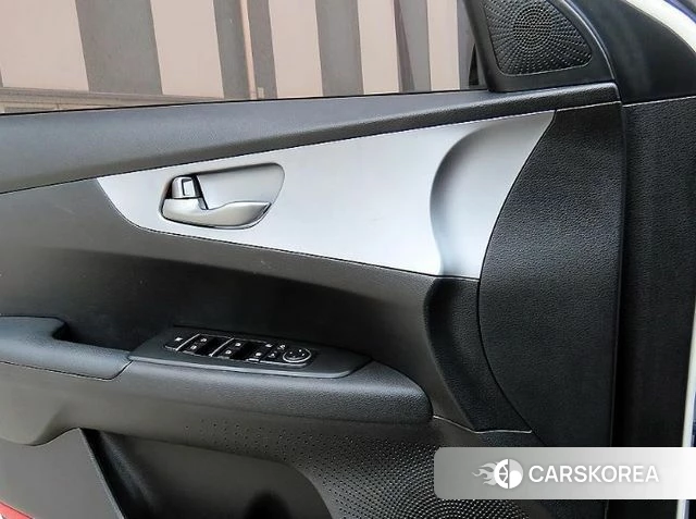 Kia The New K3 2nd generation 2021 Белый из Кореи, фото 2