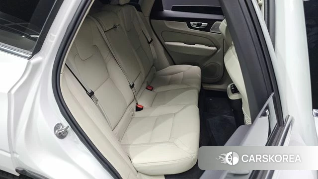 Volvo XC60 second Generation 2025 Белый из Кореи, фото 2