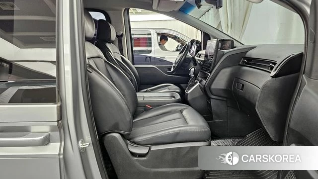 Hyundai Staria 2021 Серебряный из Кореи, фото 2