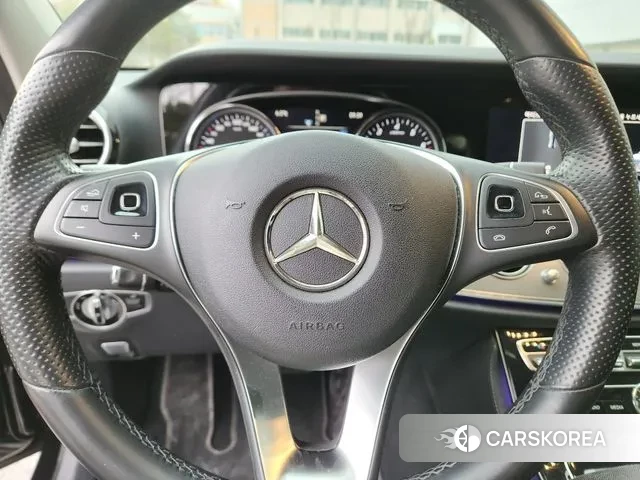 Mercedes-Benz E-Class W213 2018 Черный из Кореи, фото 2