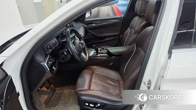 BMW 5 Series (G30) 2021 Белый из Кореи, фото 2