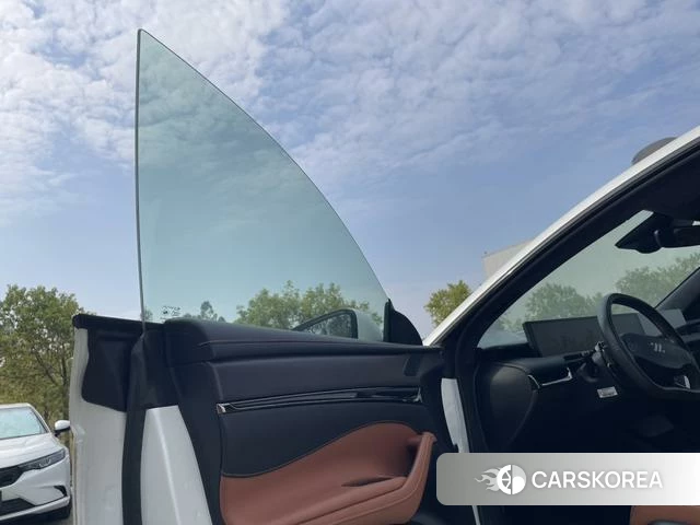 Zhiji Automobile Zhiji L7 2023 Белый из Китая, фото 2