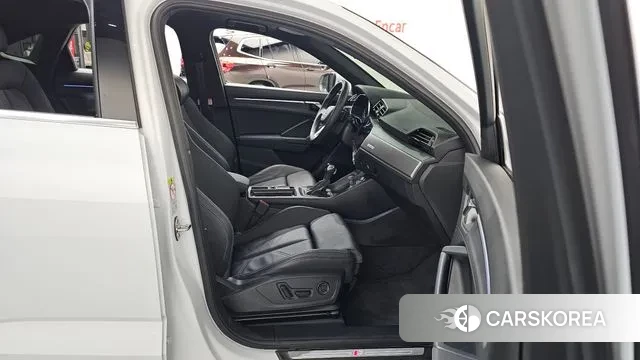 Audi Q3 (F3) 2023 Белый из Кореи, фото 2