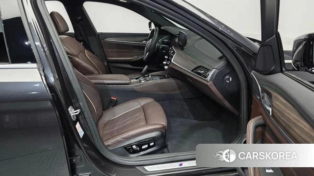 BMW 5 Series (G30) 2019 Серый из Кореи, фото 2