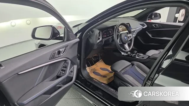 BMW 1 Series (F40) 2024 Черный из Кореи, фото 2