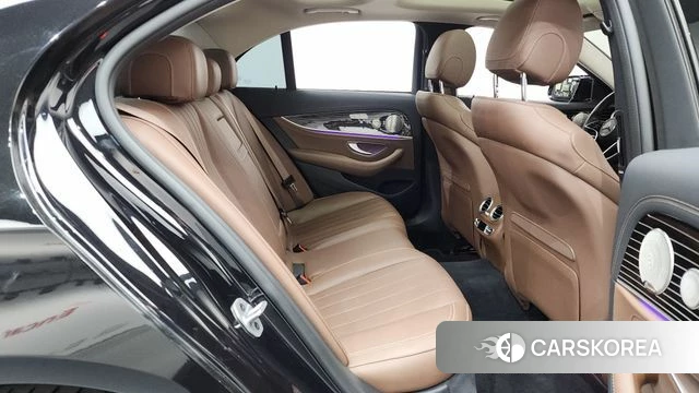 Mercedes-Benz E-Class W213 2023 Черный из Кореи, фото 2