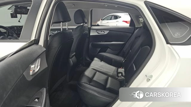 Kia The New K3 2nd generation 2023 Белый из Кореи, фото 2